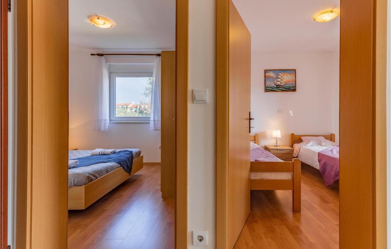 Lovely Apartment In Medulin With Kitchen Bagian luar foto