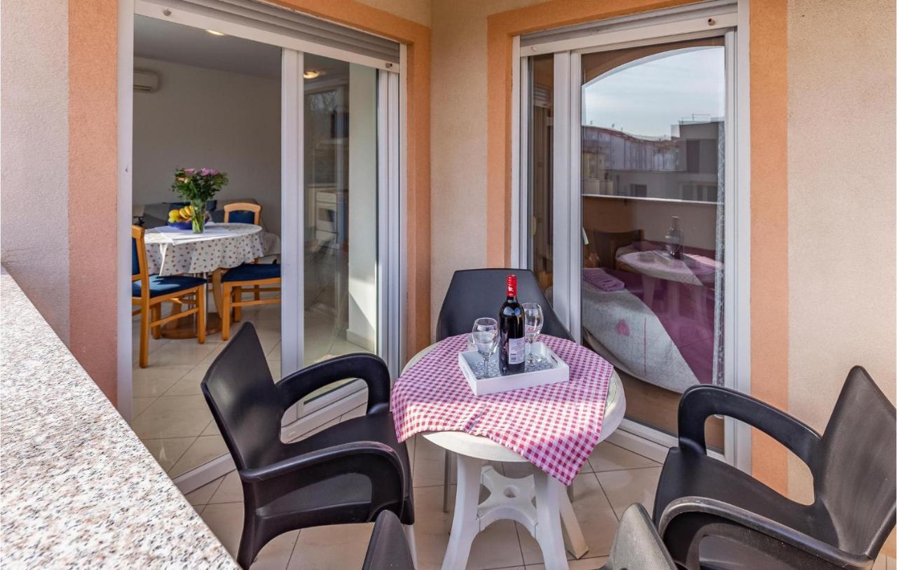 Lovely Apartment In Medulin With Kitchen Bagian luar foto