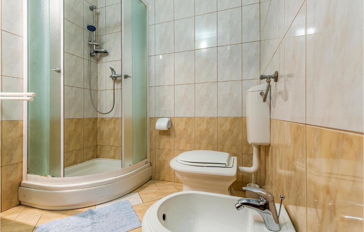 Lovely Apartment In Medulin With Kitchen Bagian luar foto